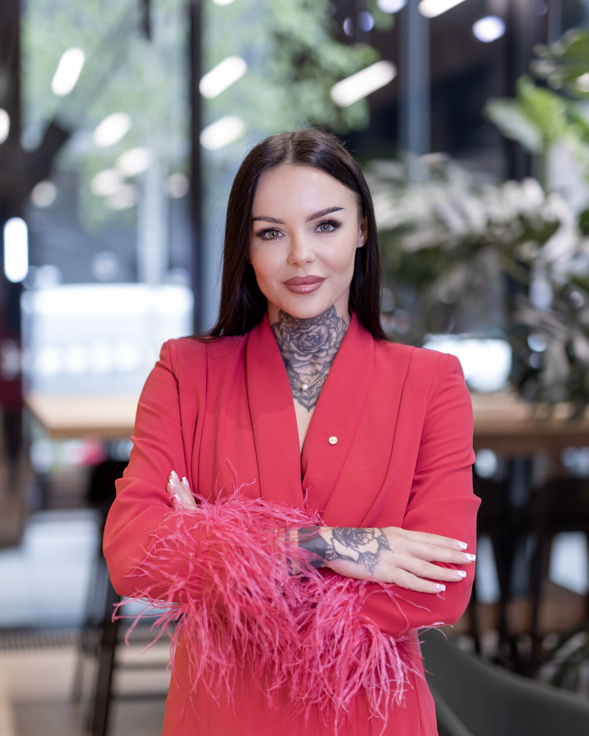 Patrycja Gaweł w czerwonej marynarce